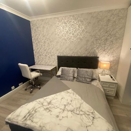 1 Bedroom Luxury Apartments By London City Buitenkant foto
